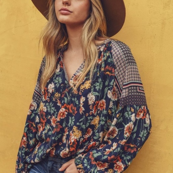 NWT Floral Bubble Sleeve top - Picture 6 of 8